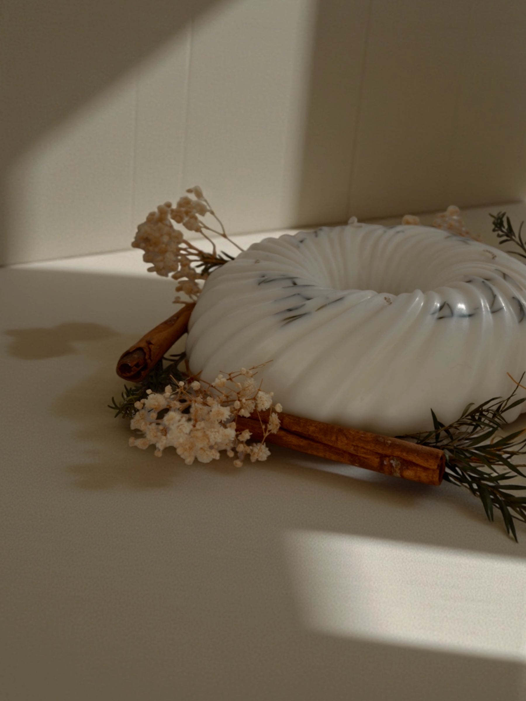 CHRISTMAS WREATH CANDLE