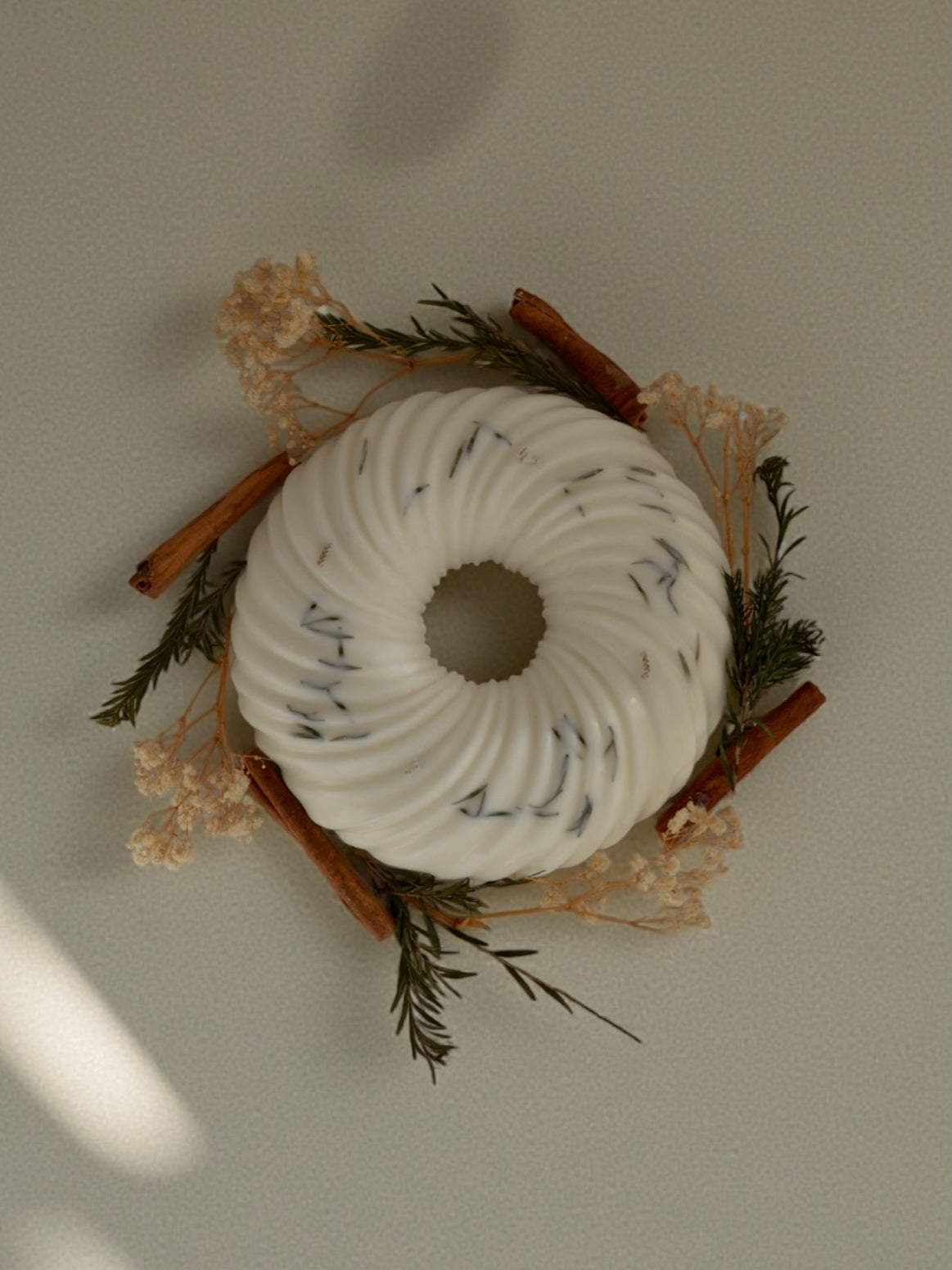 CHRISTMAS WREATH CANDLE